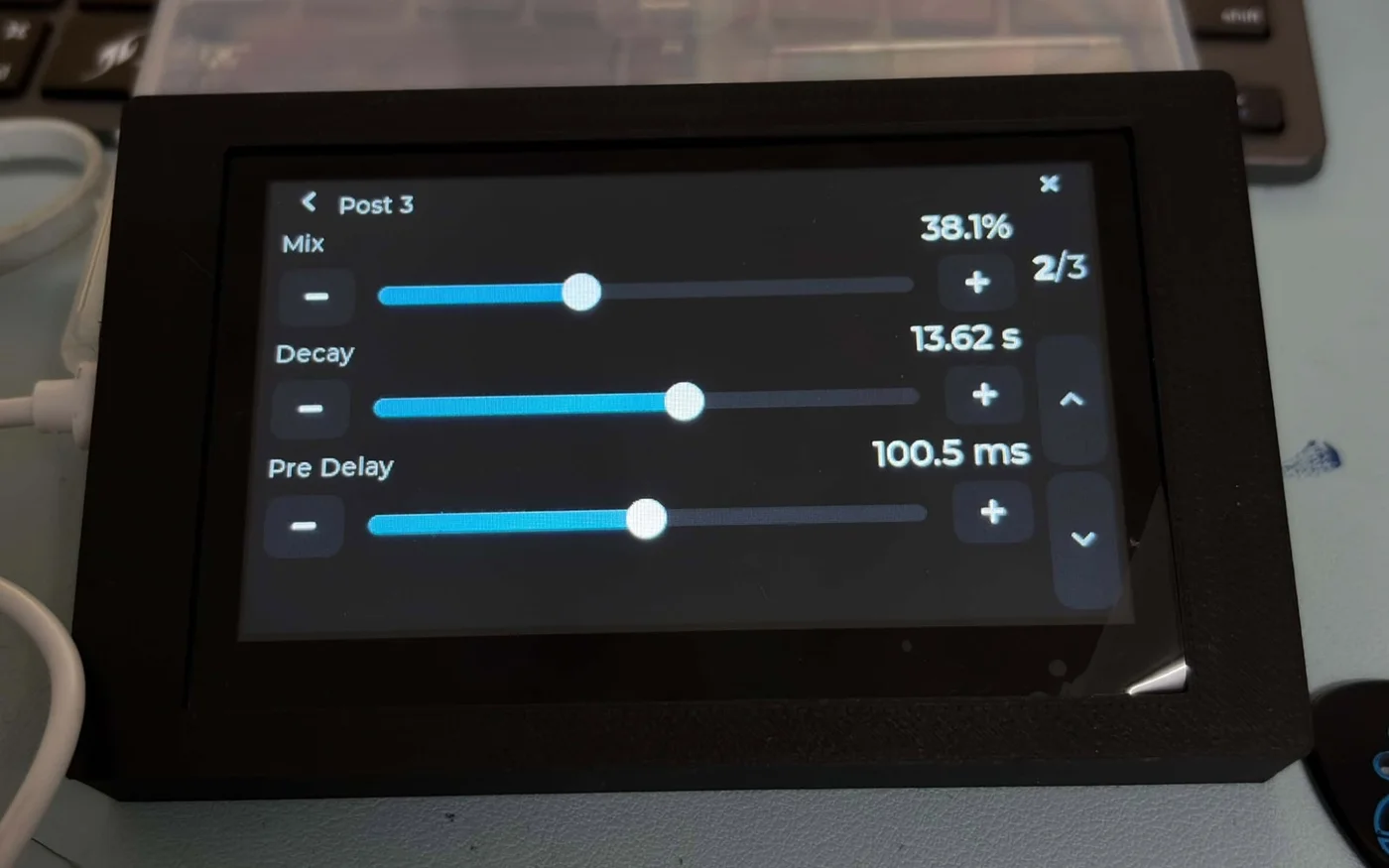 The JC4827W543 showing an effect's settings: Mix, Decay and Pre Delay sliders